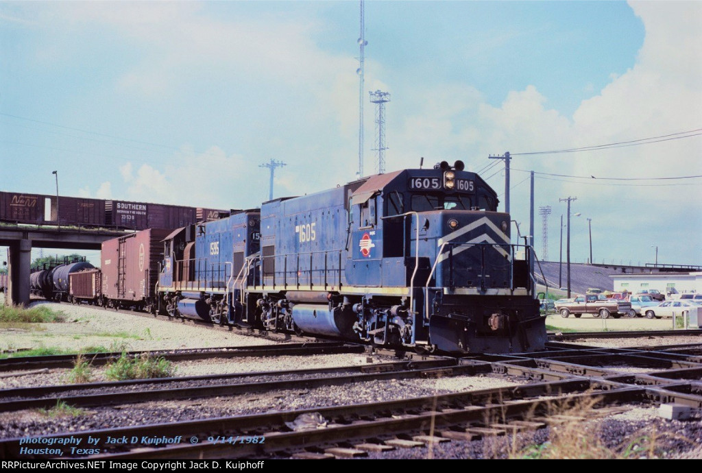 MP GP15-1 1605-1595 at Houston, Texas. September 14, 1982